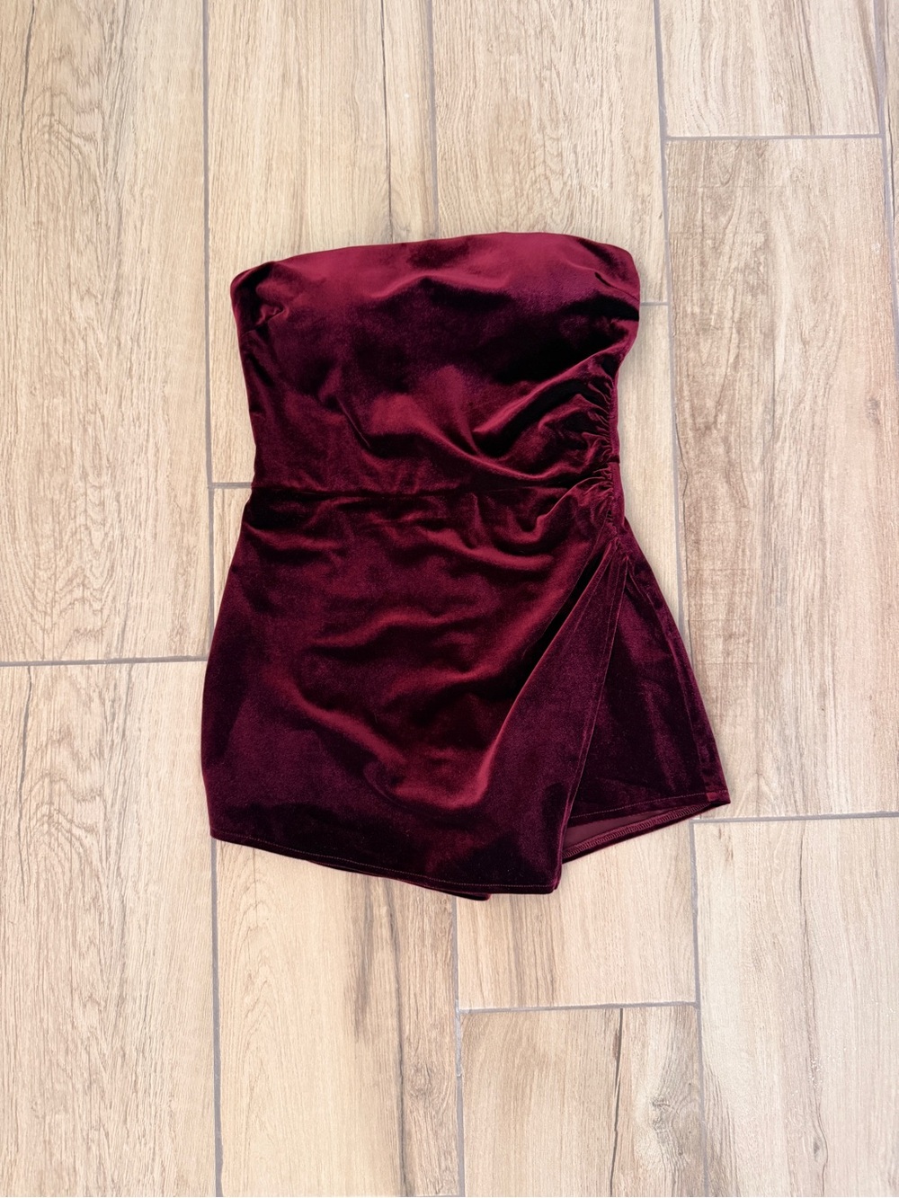 Windsor Strapless Velvet Mini Dress in Wine